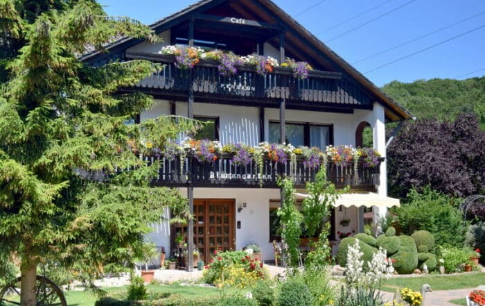 Außenansicht Landhaus Blumengarten