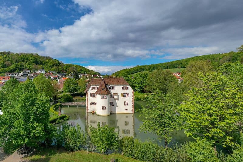 Blick auf das Inzlinger Wasserschloss bei Inzlingen / Germany