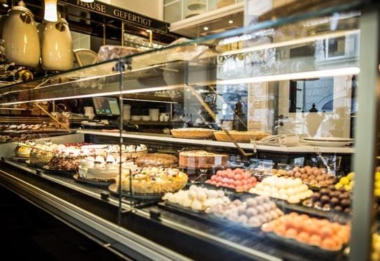 Torten- und Pralinenauslage Kaffeehaus und Conditorei Weßling in Lüdenscheid