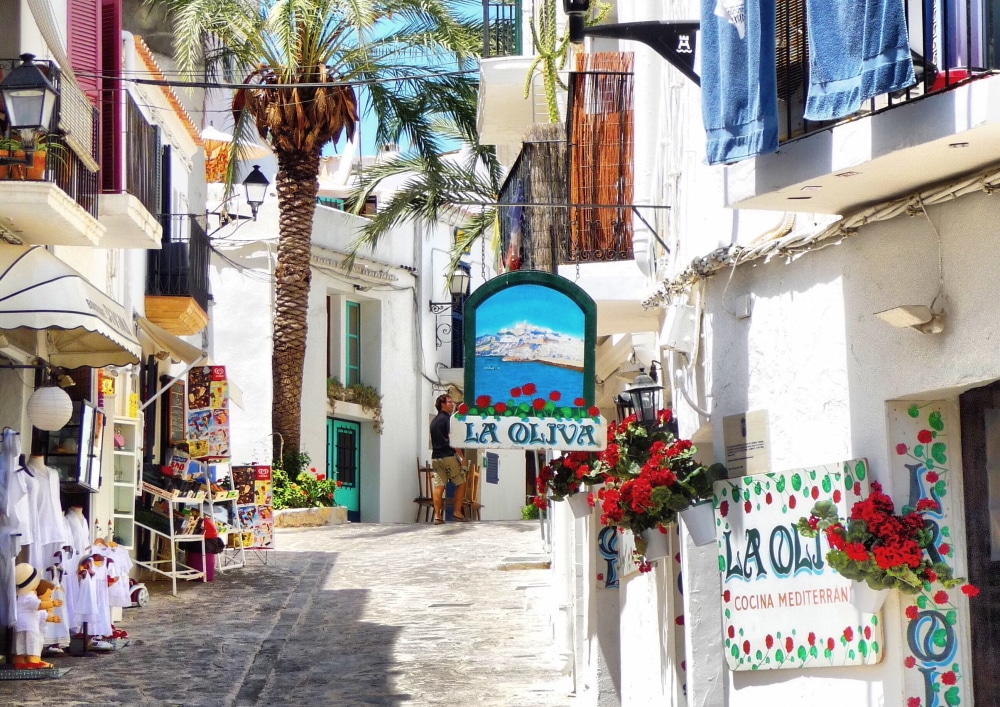 Gasse in Ibiza Altstadt