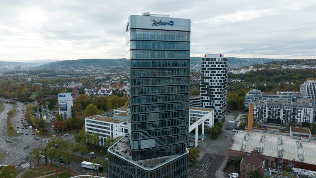 Radisson Blu Hotel at Porsche Design Tower: Übernachten in Stuttgarts höchstem Gebäude
