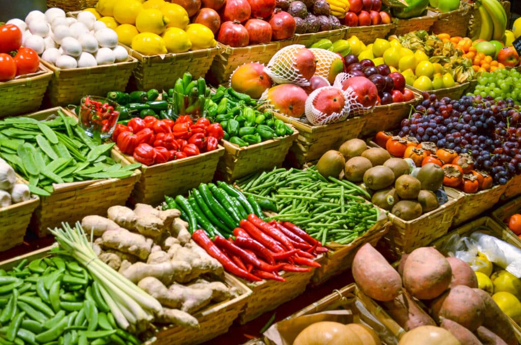 Frisches Gemüse an einem Marktstand