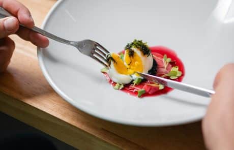 Restaurant Der Weinlobbyist Berlin, Foodblid Onsenei mit Radieschen