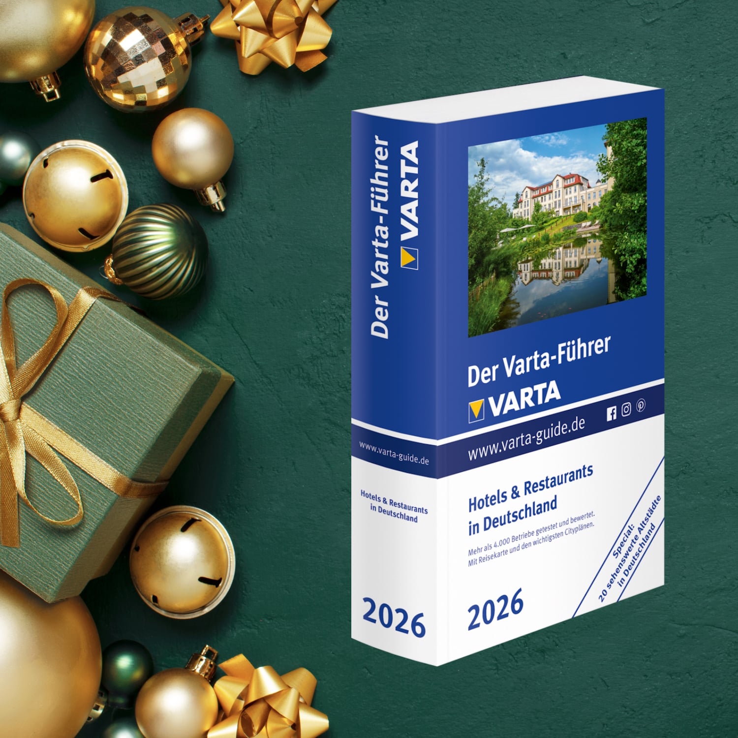 VF2026 Varta-Führer 2026 vor grünem Hintergrund mit goldenen und grünen Christbaumkugeln und Geschenk