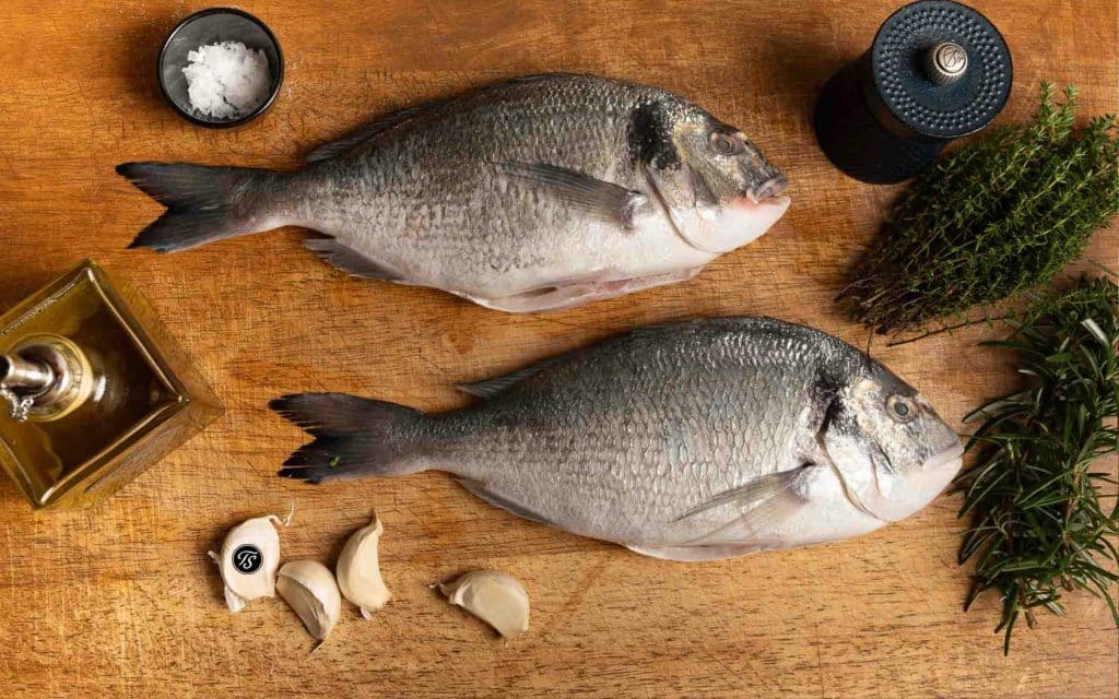 Dorade fuer Weihnachten auf Backpapier - Thomas Sixt fuer den Varta-Guide