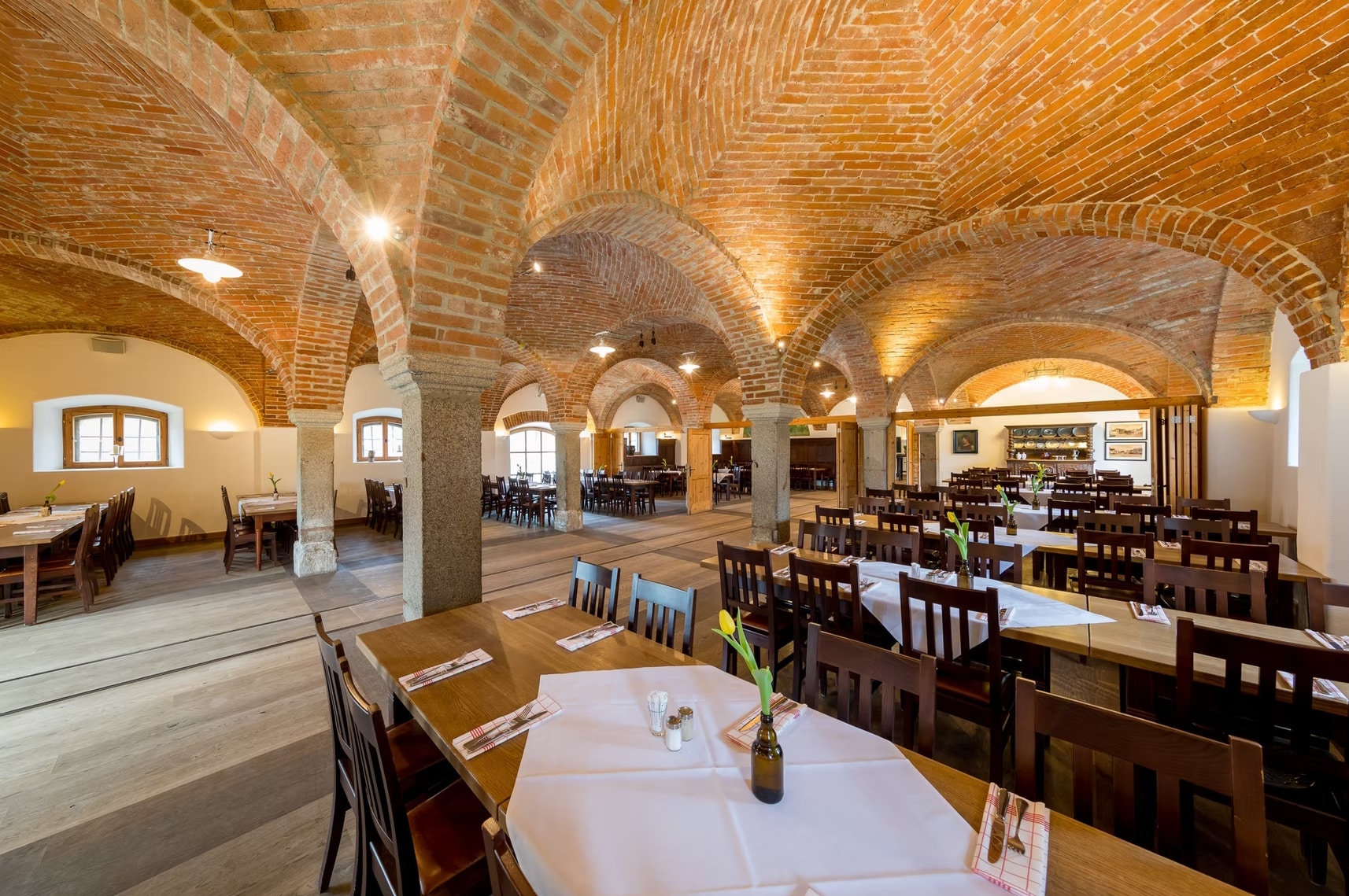 Schlossbräu Gaststuben im großen Gewölbe