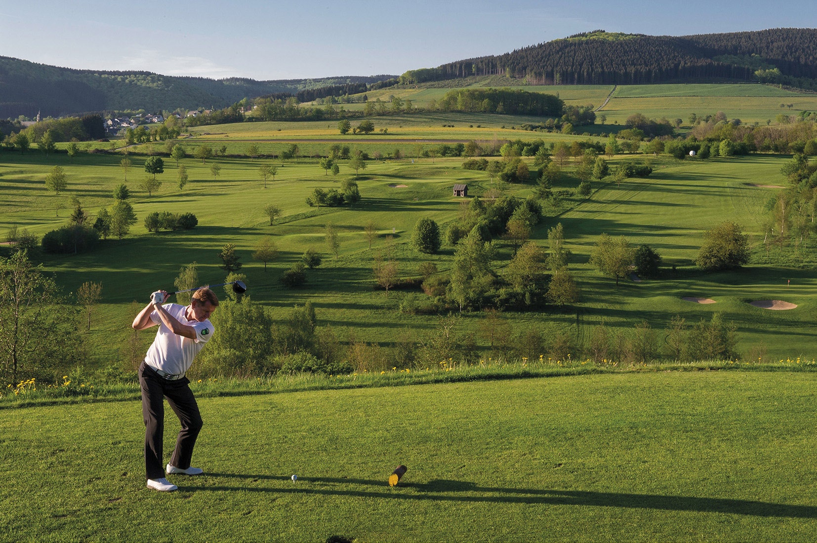 28. Golftrophy im Sauerland: Abschlag mit Ausblick