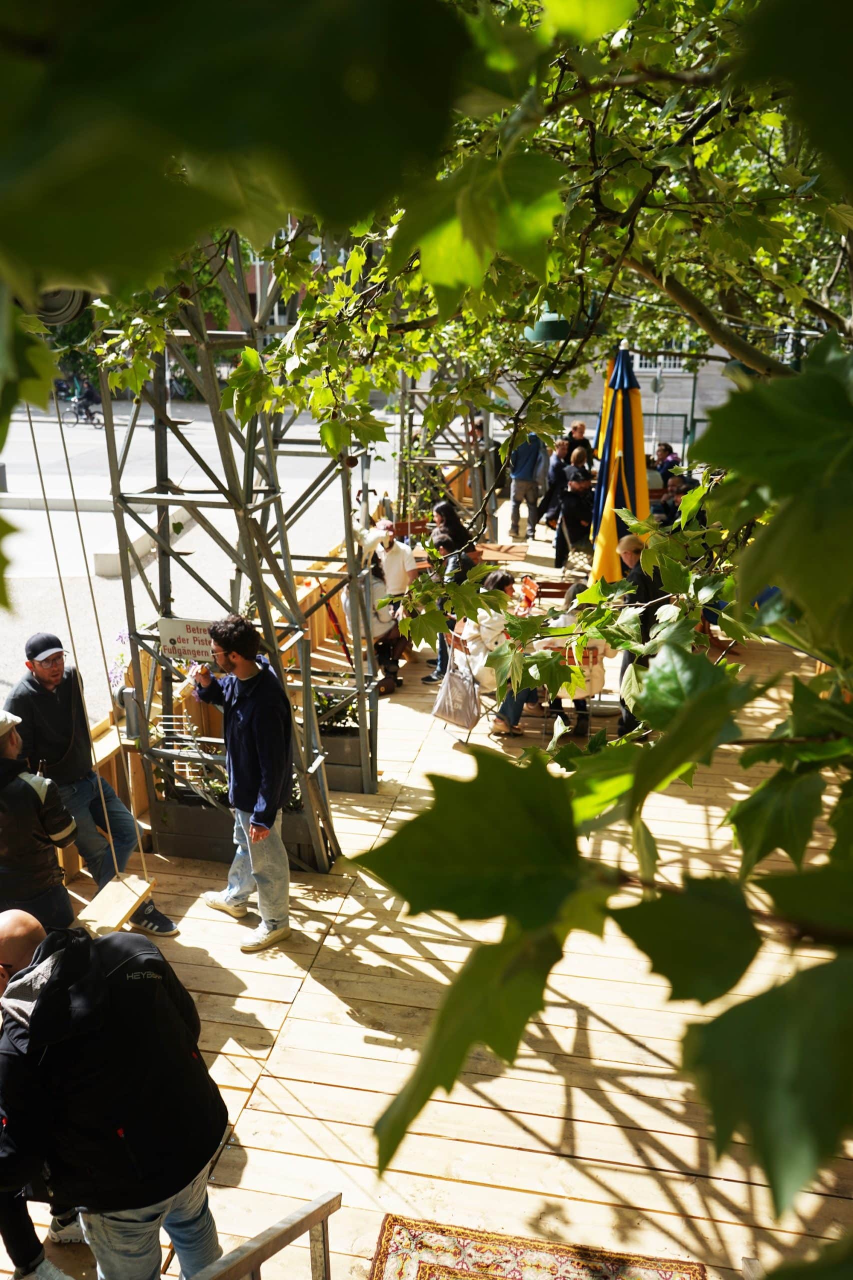 Detailaufnahme von oben vom Biergarten Das Buchberg in München