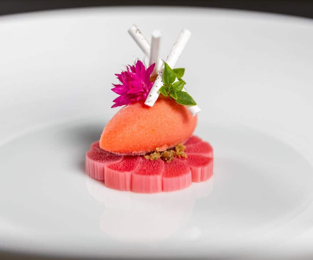 Erdbeere mit Rhabarber und Shiso