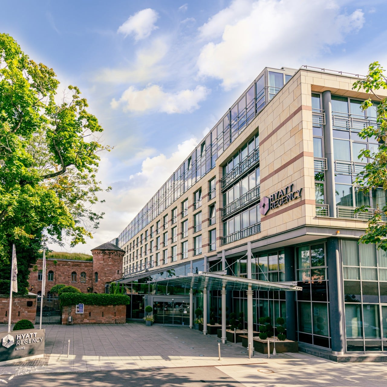 MAINZ-P0501-Hotel-Main-Entrance-1280×1280 Außenaufnahme Hyatt Regency Mainz