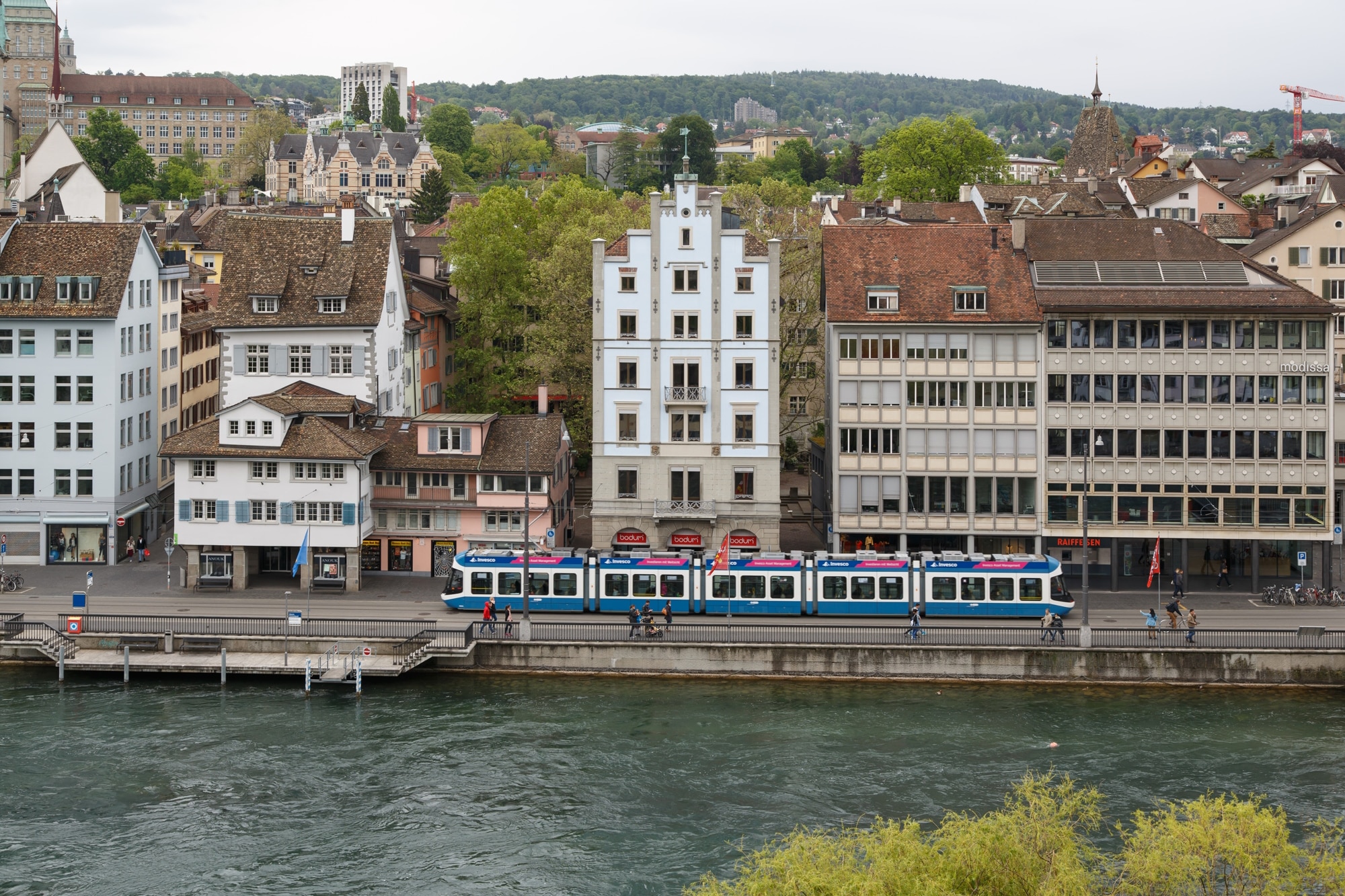 Blick vom Lindenhof auf den Limmatquai Blick vom Lindenhof auf den Limmatquai