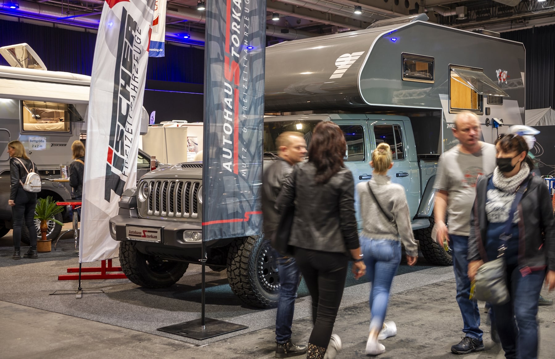 Messebesucher in Halle 1 in Erfut bei der Reisen & Caravan