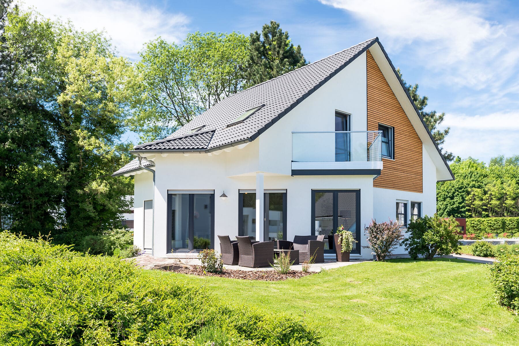 Einfamilienhaus, Wohnhaus mit Garten Einfamilienhaus, Wohnhaus mit Garten