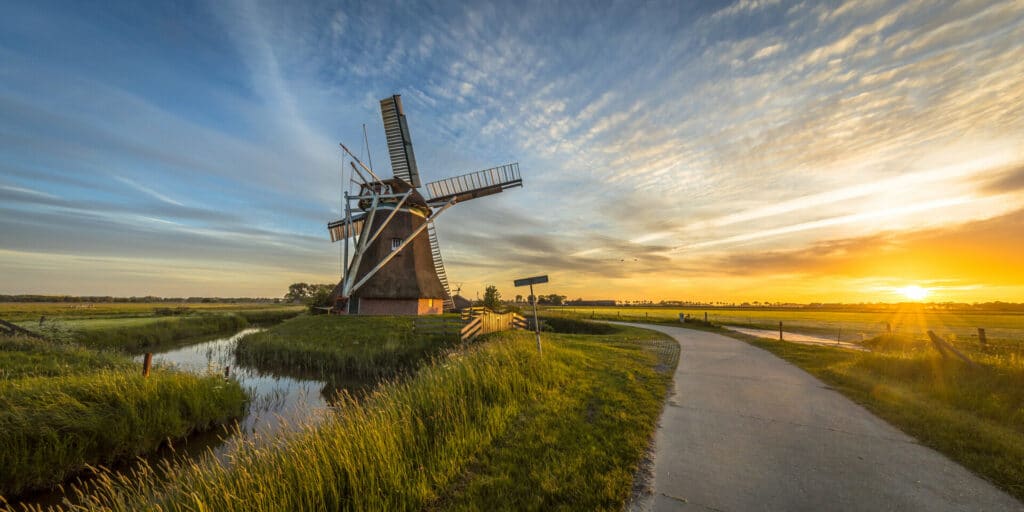 Windmühle im Sonnenuntergang