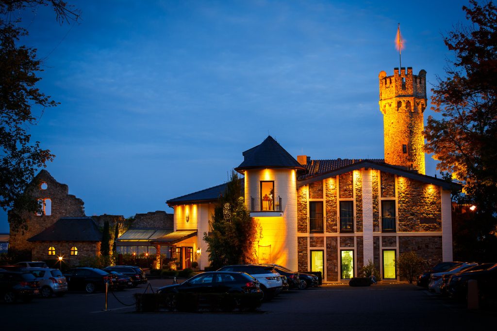 Hotel Burg Schwarzenstein: Festtagsstimmung im Rheingau