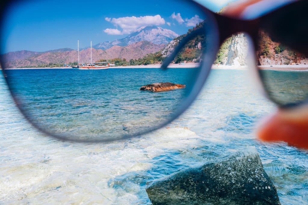 Scharfer Blick unterwegs: Warum die richtige Brille auf Reisen den Unterschied macht