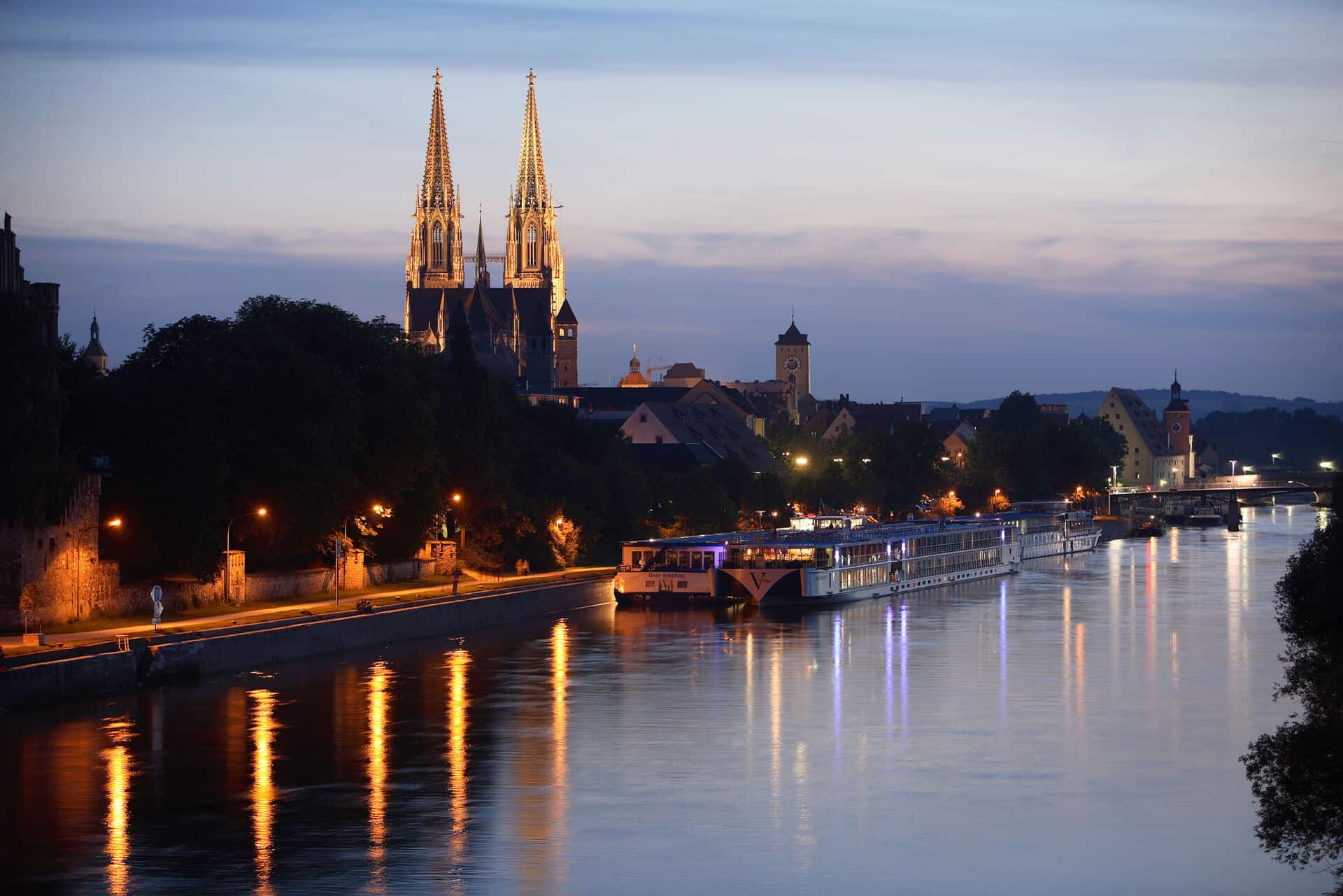 Regensburg in der Dämmerung