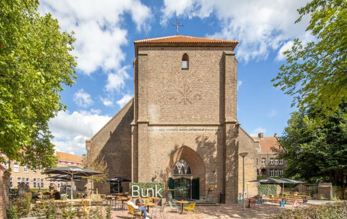 BUNK Hotel Amsterdam außen
