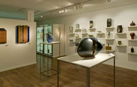 Europäisches Museum für Modernes Glas, Studiensammlung Keramik im Untergeschoss