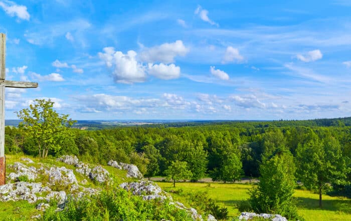 Blick auf das Nördlinger Ries . Ries-Panoramaweg