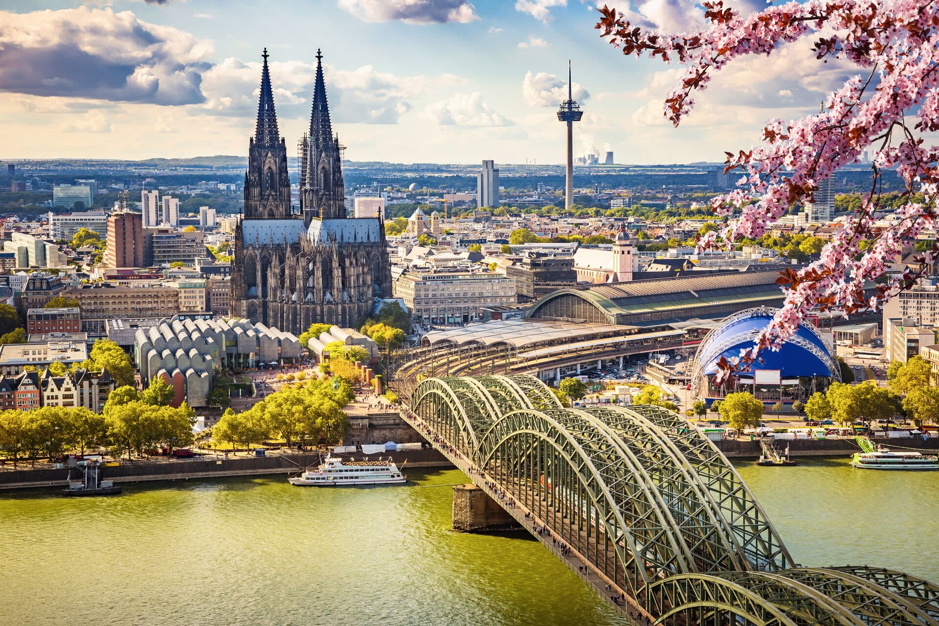 Blick auf Köln im Frühling - Frühling in Nordrhein-Westfalen