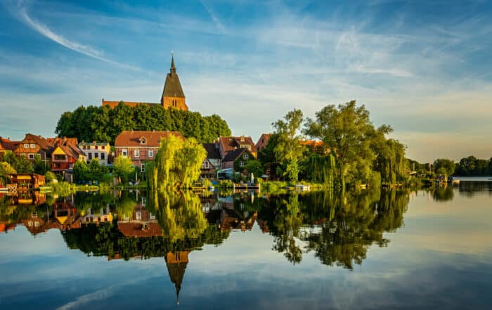 Nicolai Kirche Mölln - Radfernweg Alte Salzstraße