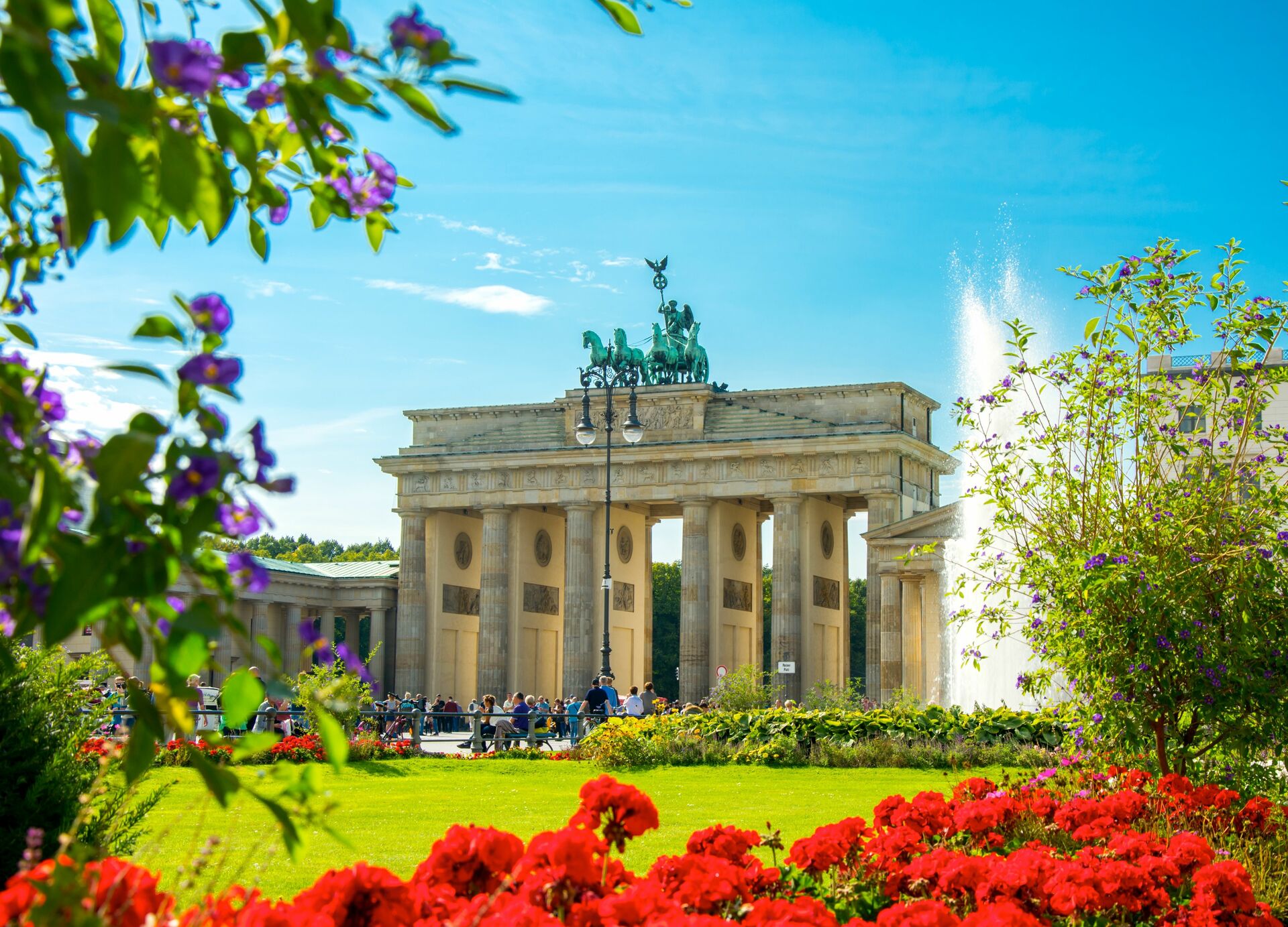Berlin, Brandenburger Tor im Frühling - Wohin im Mai