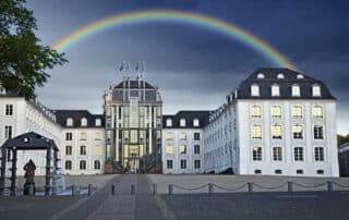 Saarbrücker Schloss mit Regenbogen - schlechtes Wetter in Saarbrücken
