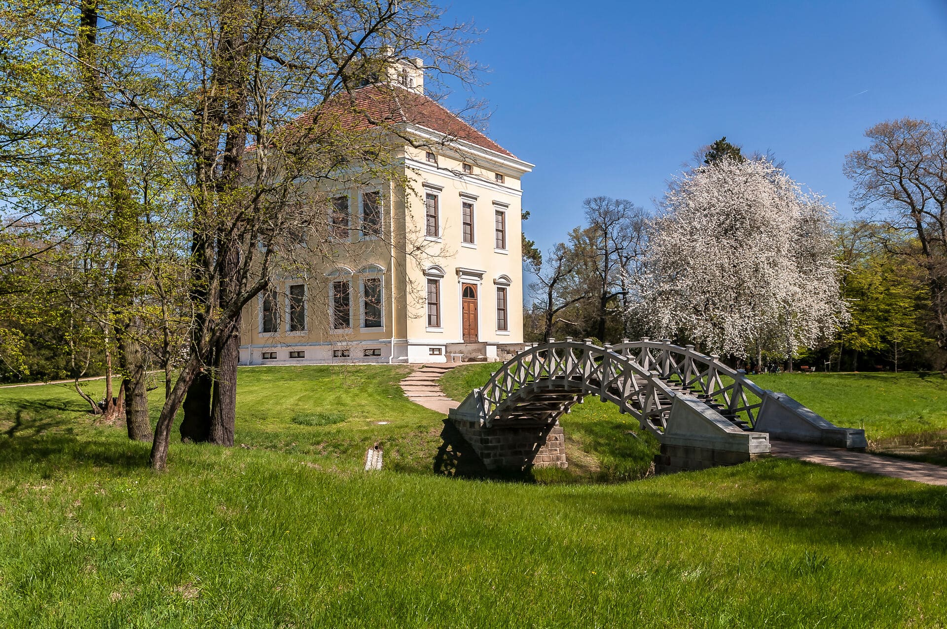 Schloss Luisium im Gartenreich Dessau-Wörlitz - Frühling in Sachsen-Anhalt