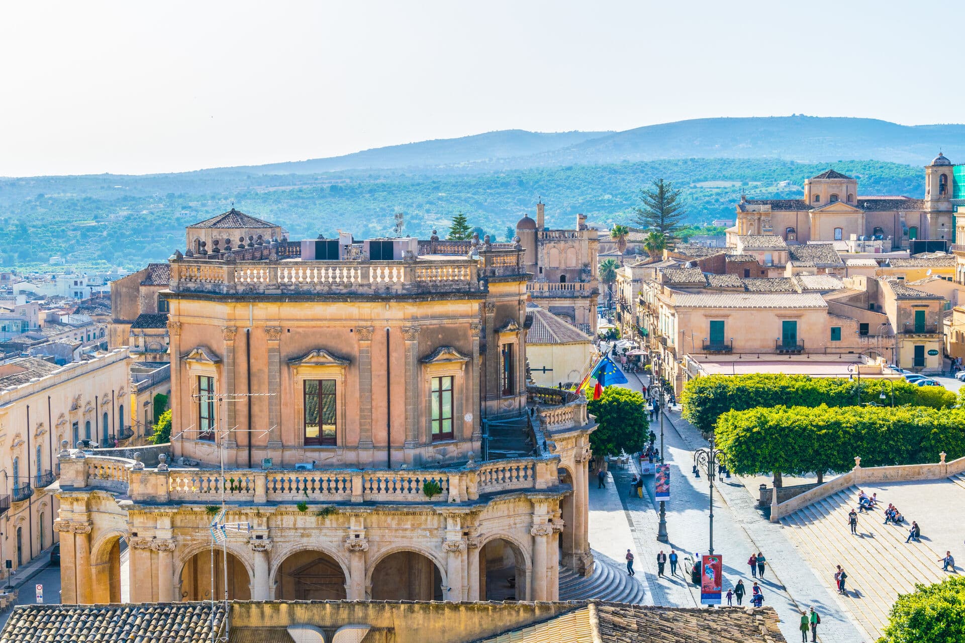 Blick auf Noto Altstadt mit Palazio Ducezio, Sizilien