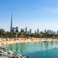 Strand vor Dubai Skyline