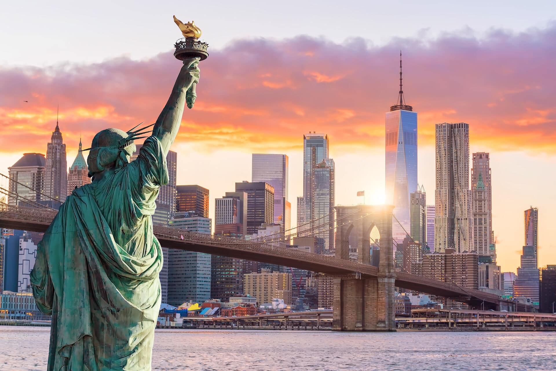 Freiheitsstatue vor NY Skyline