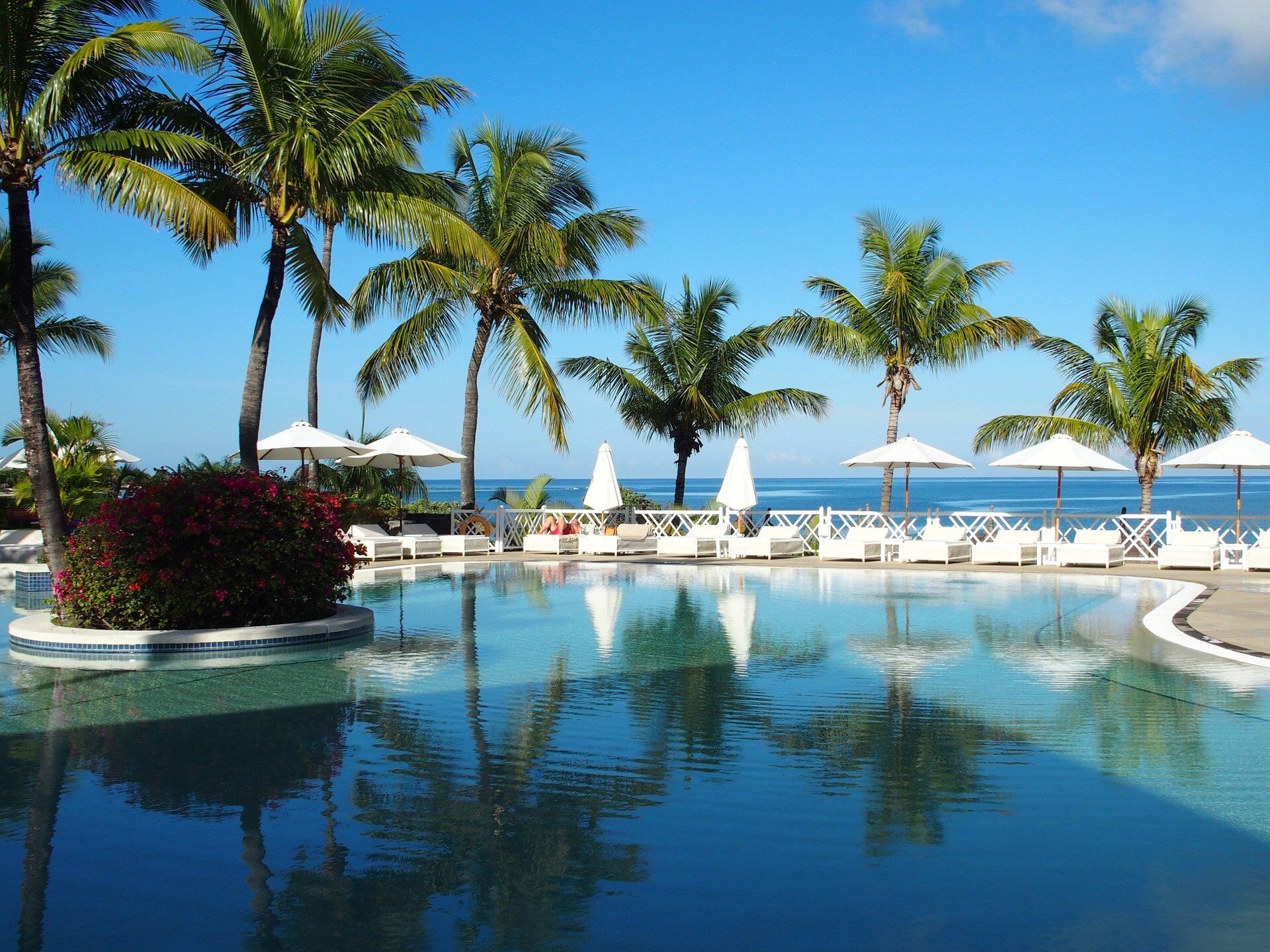 infinity Pool mit Meerblick