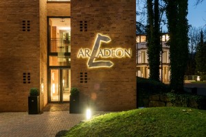 Abendaufnahme Hotel Arcadeon